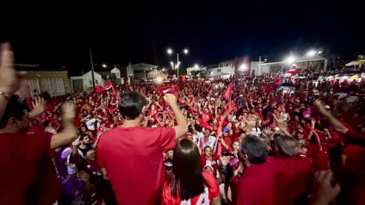 Multidão vai às ruas em Itaú e confirma força da campanha de José Roberto Pezão e Rosa Basílio