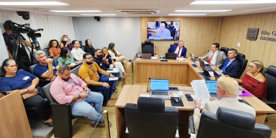CCJ da ALRN aprova projeto sobre revisão salarial de servidores do TJRN