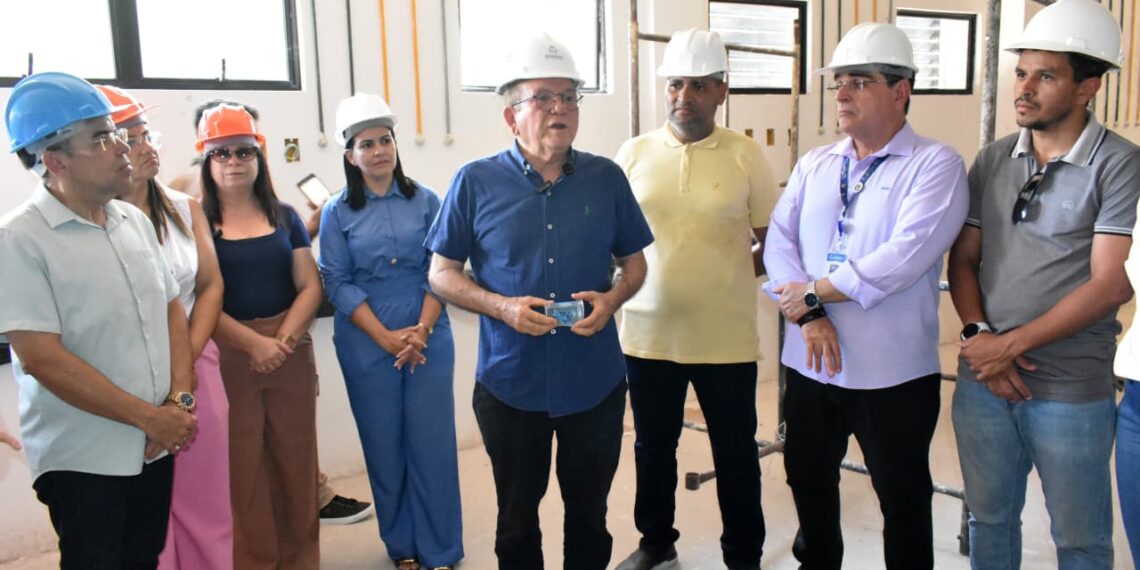 Prefeito Jaime Calado vistoria obras do Hospital Geral de São Gonçalo que ultrapassam 85% de conclusão