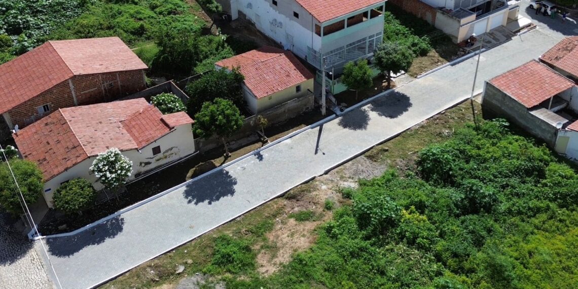 Marianna Almeida inaugura 613 m² de pavimentação no bairro Frei Damião em Pau dos Ferros
