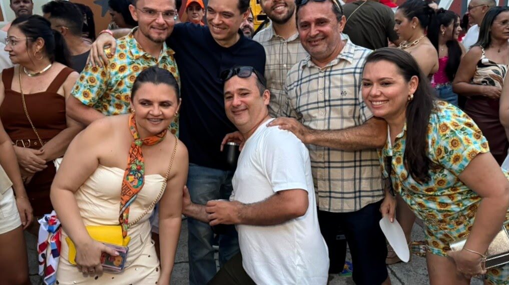 Pré-candidato a deputado estadual, Walter Alves recebe manifestações de apoio no Pingo da Mei Dia