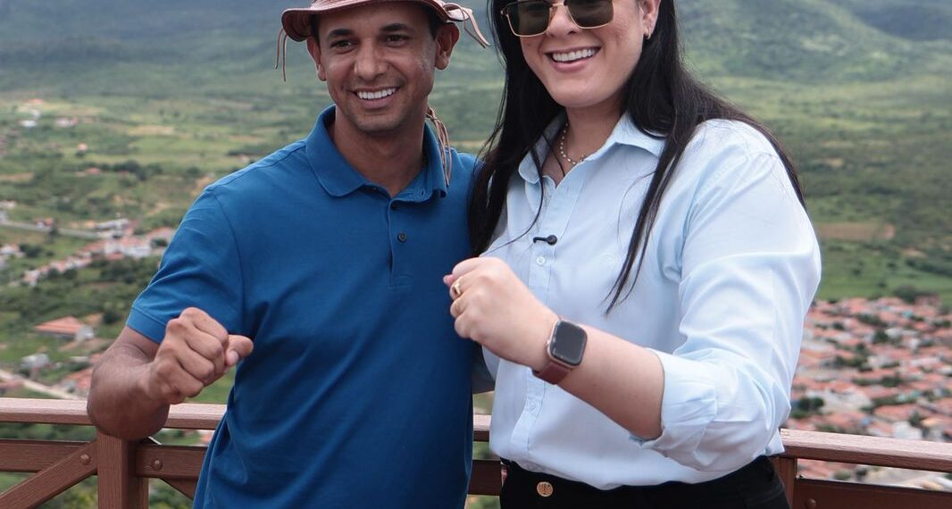 Recepcionado por Marianna, Allyson chega em Pau dos Ferros com a Caravana Desenvolve RN