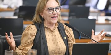 Zenaide vota por direitos do cuidador de pessoa com deficiência e por mais leis de assistência e cuidado