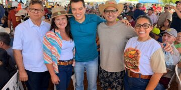 Walter Alves participa do encerramento da 66ª Festa da Colheita em Cruzeta
