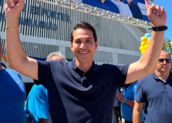Kleber Rodrigues inicia campanha com adesivaço em cidades do RN
