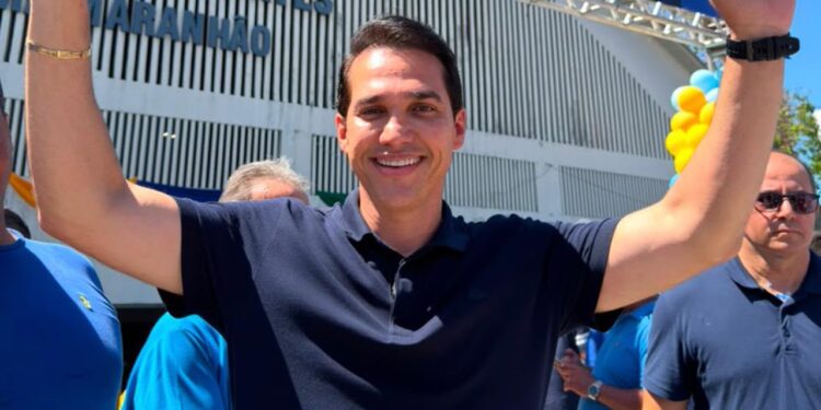 Kleber Rodrigues inicia campanha com adesivaço em cidades do RN