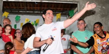 Dr. Gustavo Soares percorre ruas do Fulo do Mato e destaca transformações realizadas em Assú