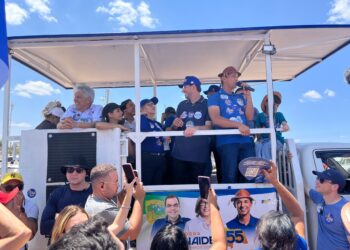 Multidão recebe Allyson ao lado do Prefeito Zé Roberto Pezão em Itaú