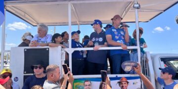 Multidão recebe Allyson ao lado do Prefeito Zé Roberto Pezão em Itaú