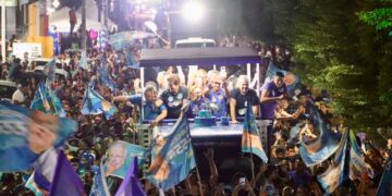 Júlio César arrasta multidão pelas ruas de Ceará-Mirim ao lado de Allyson e Zenaide