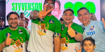 Prefeito reúne multidão para receber o senador Styvenson Valentim em Apodi