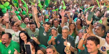 Walter Alves e Garibaldi reúnem multidão em Parnamirim, terceiro maior colégio eleitoral do RN