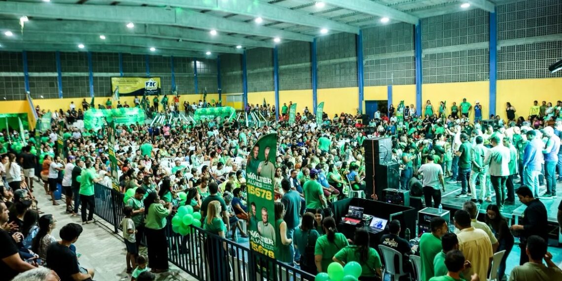 Walter Alves lota ginásio e mobiliza multidão de apoiadores em Natal