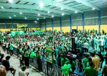Walter Alves lota ginásio e mobiliza multidão de apoiadores em Natal