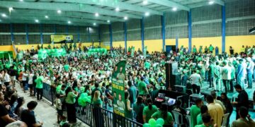 Walter Alves lota ginásio e mobiliza multidão de apoiadores em Natal