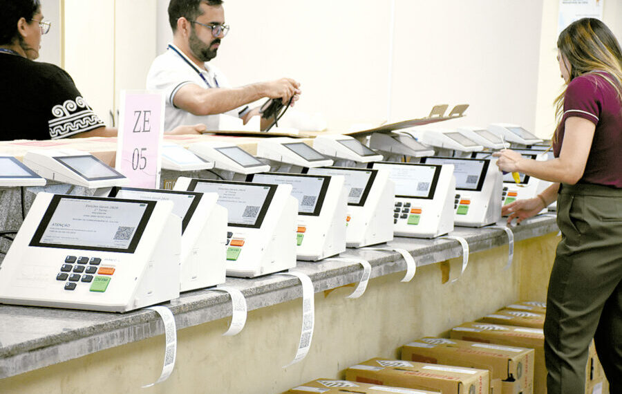Mais de 2,6 milhões de eleitores vão às urnas no RN; TRE prevê resultado até 21h