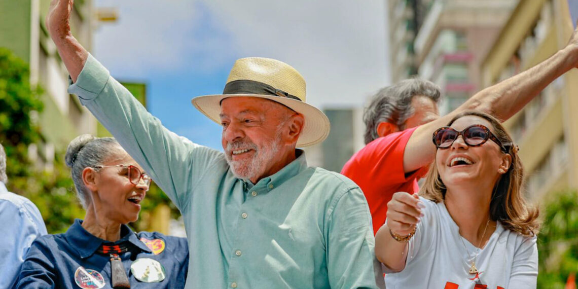 Lula é reeleito presidente do Brasil com 51,79% dos votos válidos