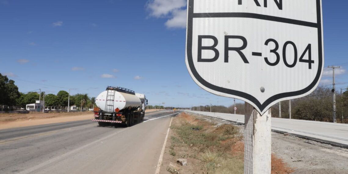 Ministério prepara licitação para duplicar três novos trechos da BR-304 no RN