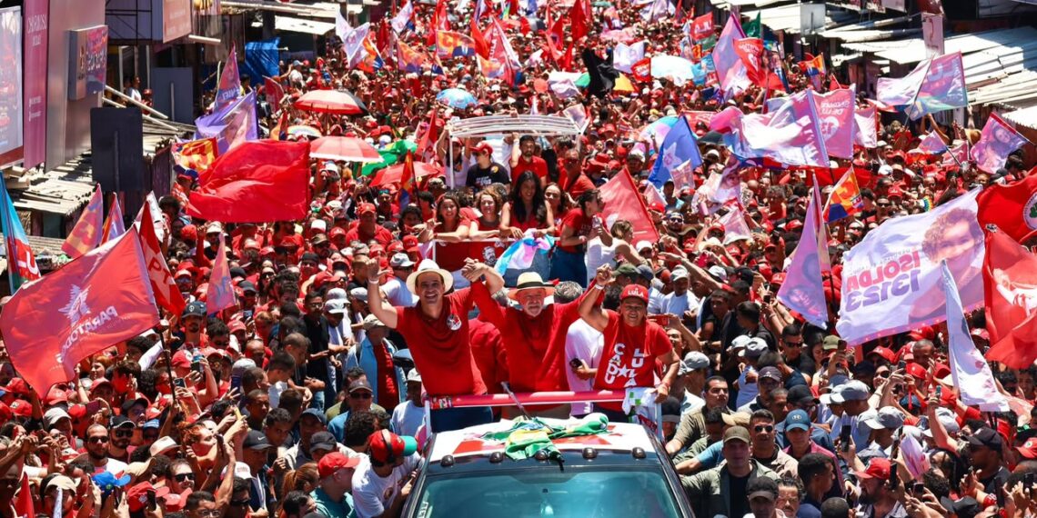Em ato no Alecrim, Lula pede votos para Cadu e diz que vitória seria presente de aniversário