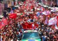 Em ato no Alecrim, Lula pede votos para Cadu e diz que vitória seria presente de aniversário