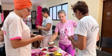 Prefeitura de Pau dos Ferros promove oficina de lenços e turbantes para mulheres em tratamento contra o câncer
